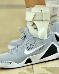 “凡事我都能做”！库里今日上脚科比 9战靴 灰白黑配色简洁低调